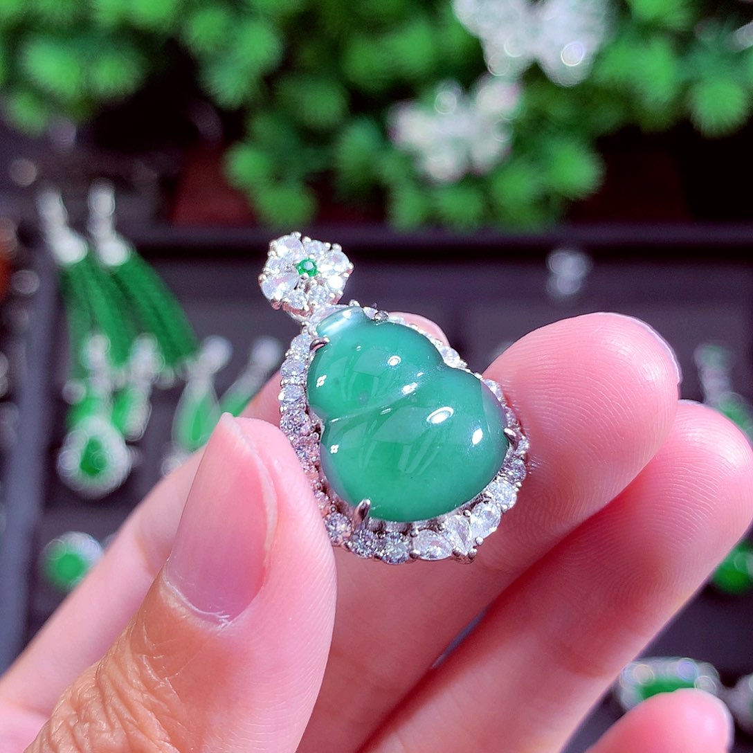 颈饰未镶嵌翡翠天然