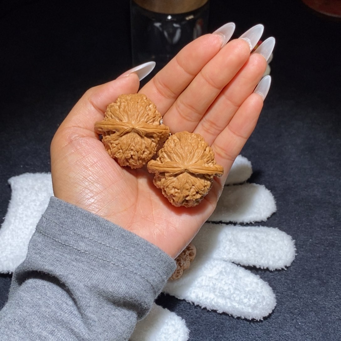 文玩核桃吊坠白狮子40