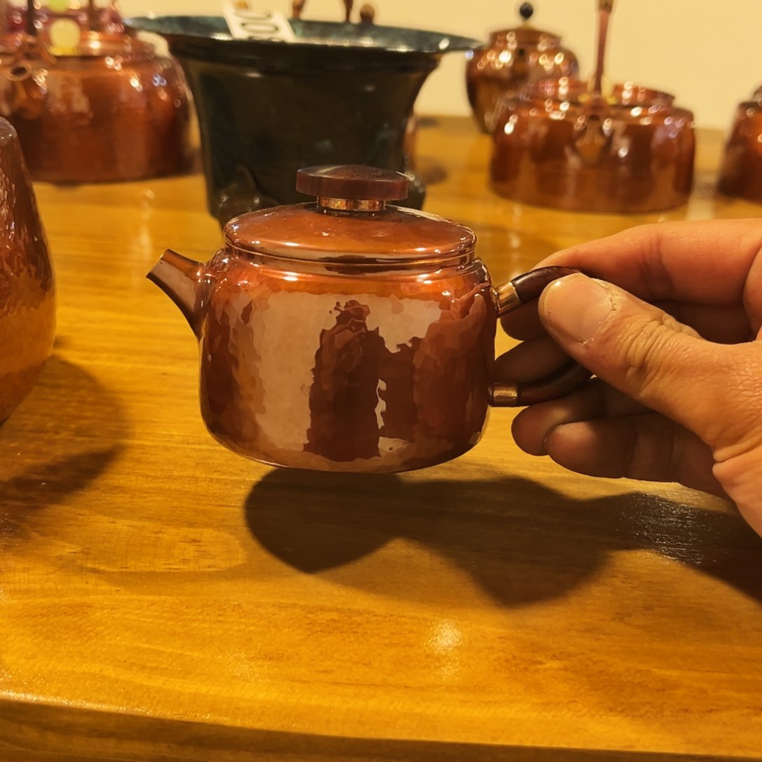 德中小壶手工锻打工艺新