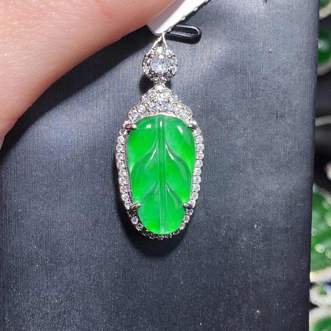 翡翠未镶嵌颈饰吊坠