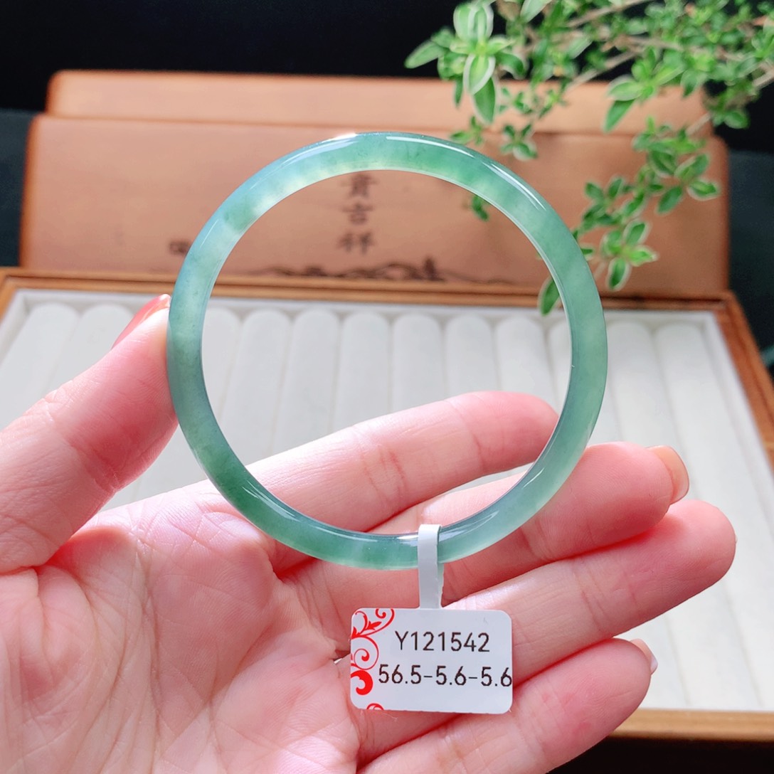 未镶嵌手镯（圆镯）翡翠