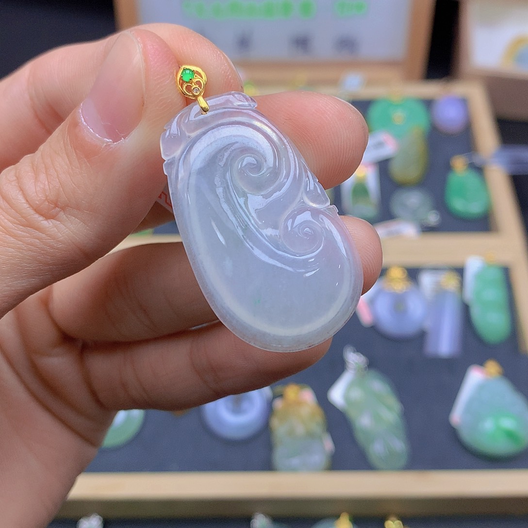 翡翠颈饰18K金镶嵌翡翠