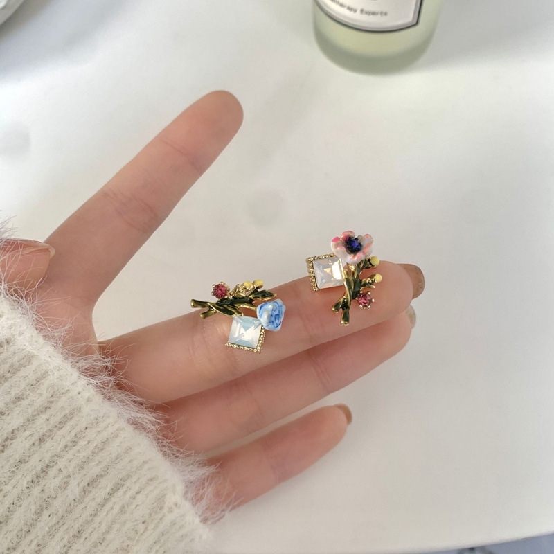 铜合金合成锆石耳饰 彩色精致简约设计感耳饰(多样性选其一发货