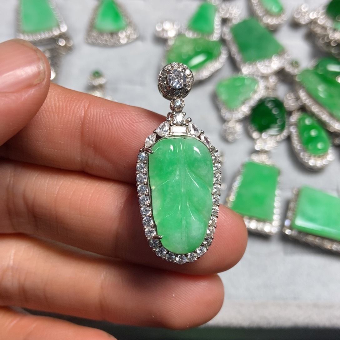 翡翠颈饰未镶嵌叶子