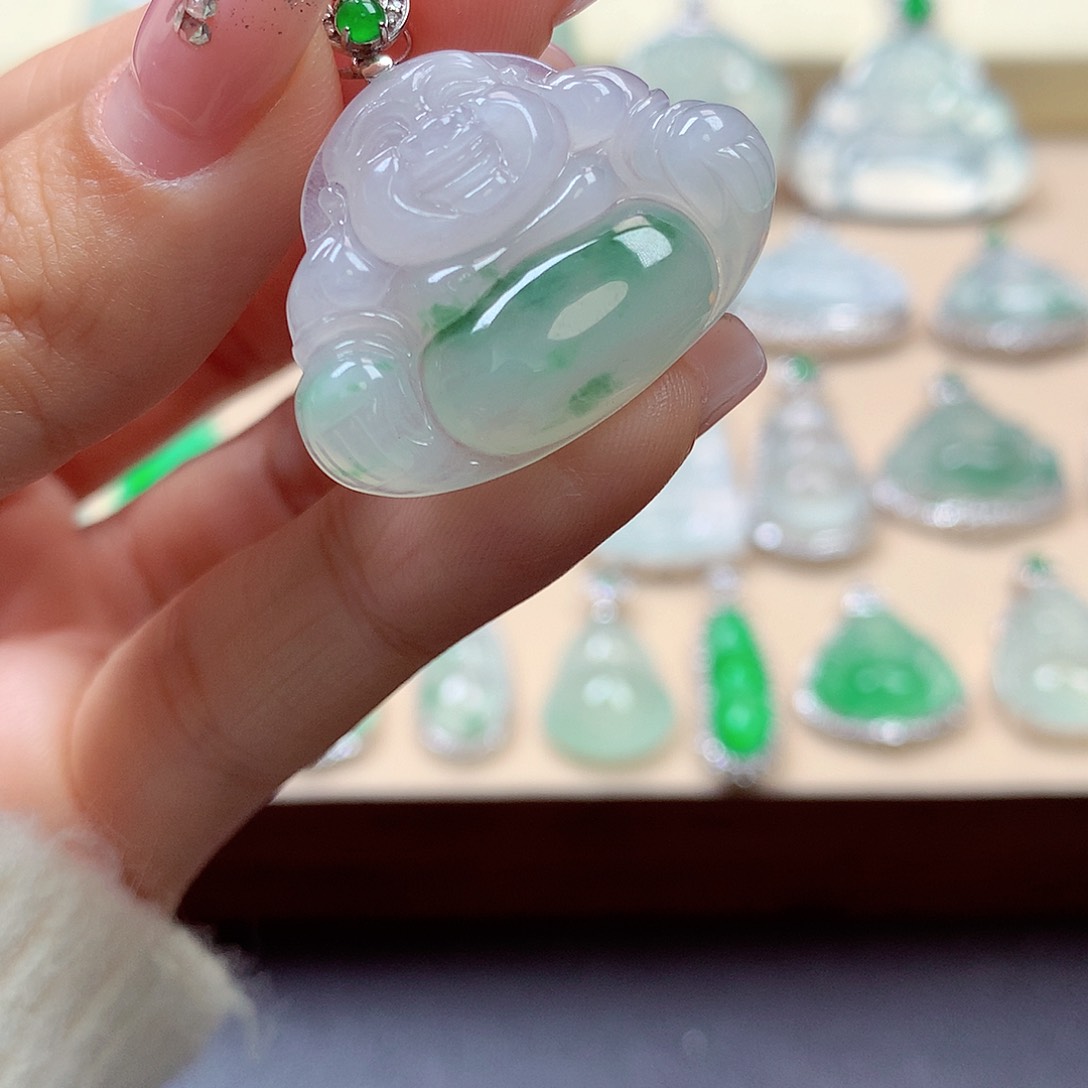 翡翠颈饰18K金镶嵌翡翠