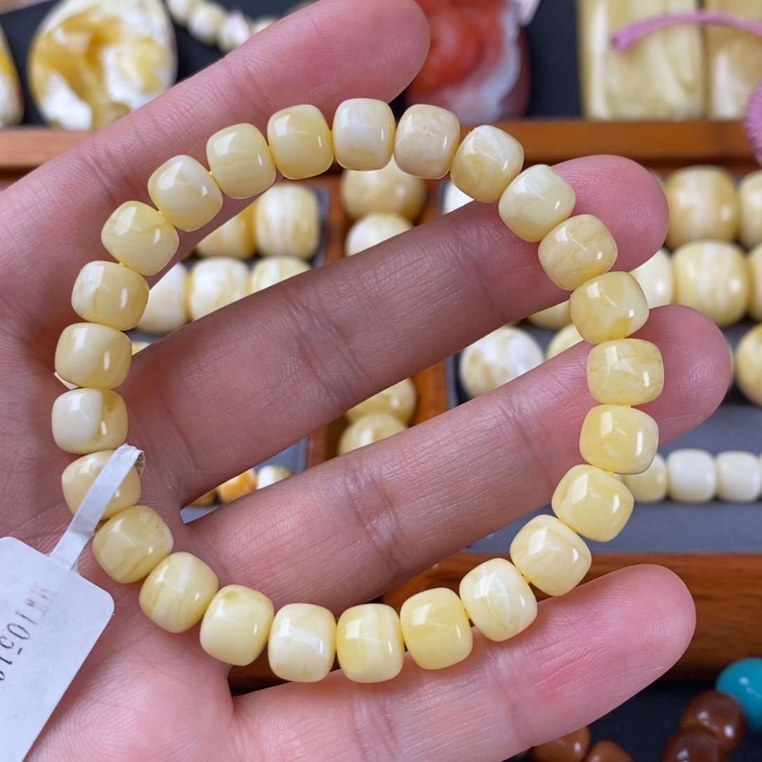 琥珀裸石未镶嵌蜜蜡