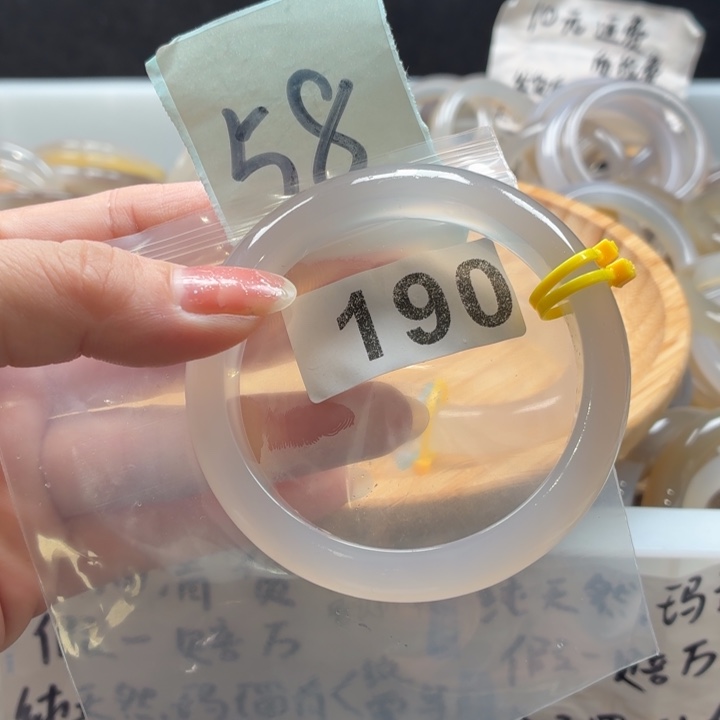 玛瑙/玉髓未镶嵌手镯