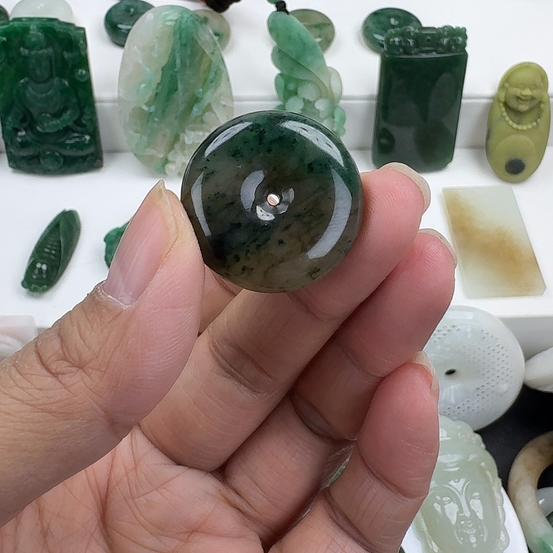 独山玉未镶嵌颈饰