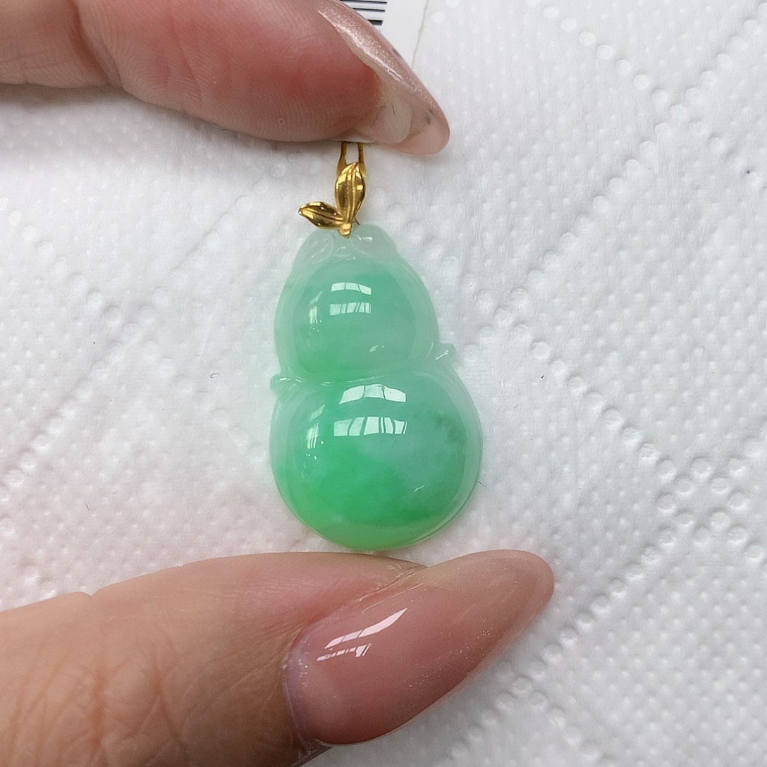 颈饰18K金镶嵌翡翠