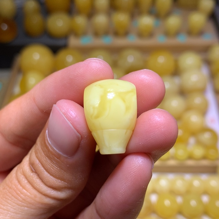 蜜蜡裸石未镶嵌天然俄料浓白花蜜蜡三通13.7