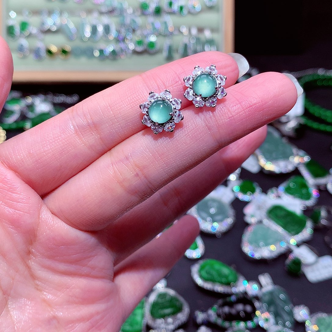 【闪购商品】翡翠吊坠(不含链)未镶嵌