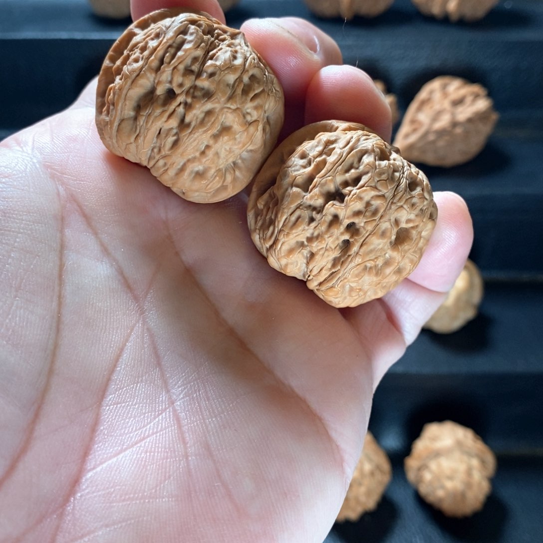 桃核把件原生态山地雨花石36