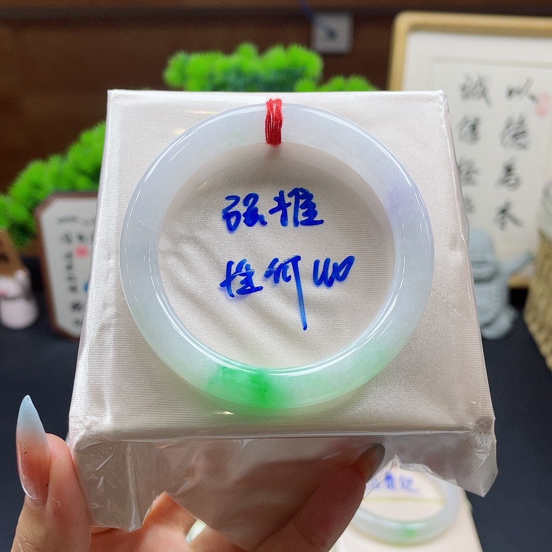 翡翠未镶嵌手镯3 号链接