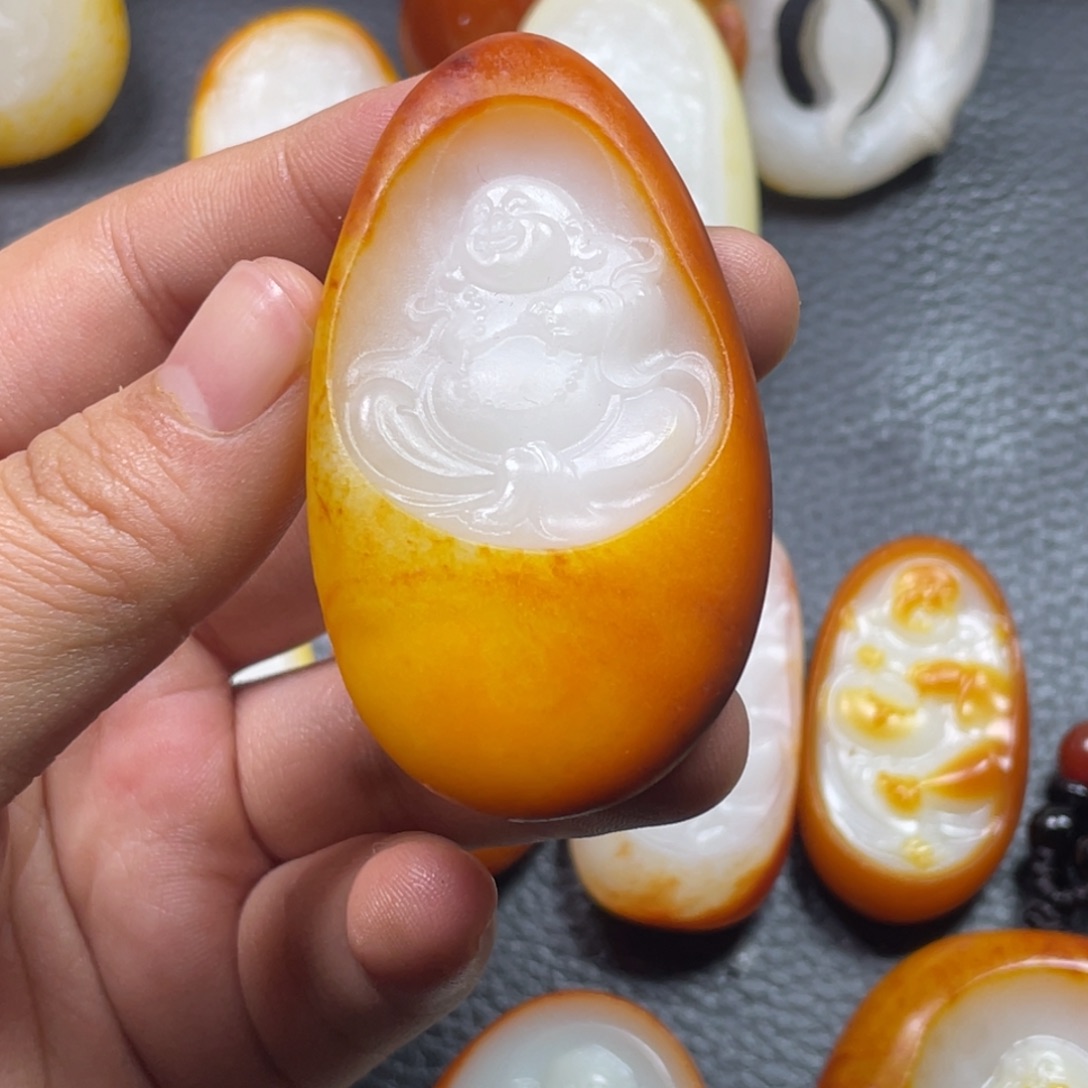 小***女和田玉未镶嵌颈饰