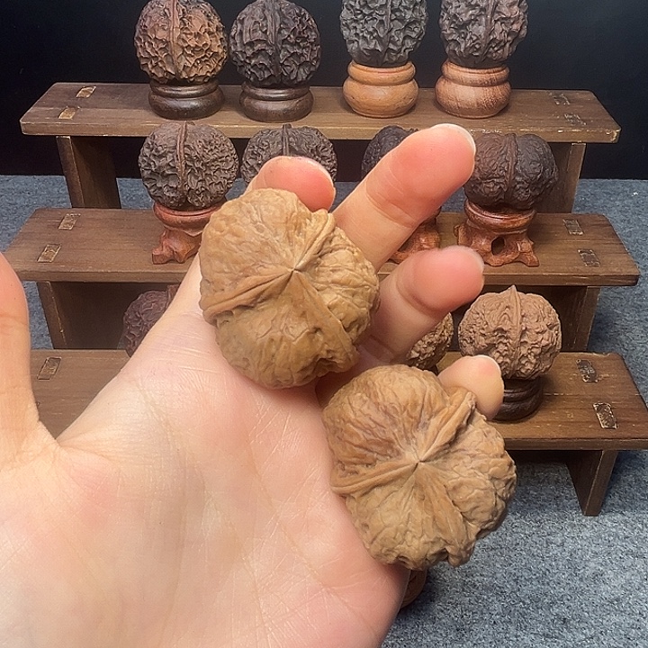 文玩核桃吊坠z七星岩三棱40mm