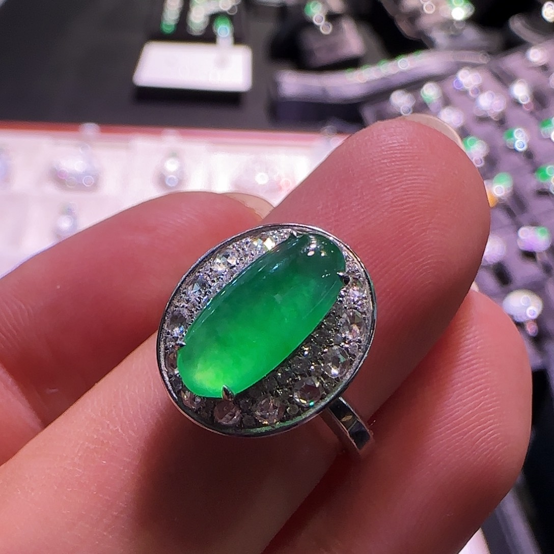 翡翠18K金镶嵌戒指