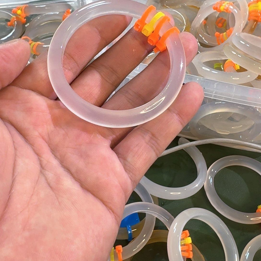 玛瑙/玉髓手镯未镶嵌香****