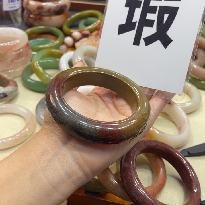 沐***行石英质玉未镶嵌珠宝奇石58.8