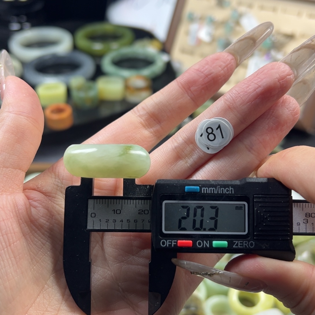 蛇纹石玉未镶嵌戒指