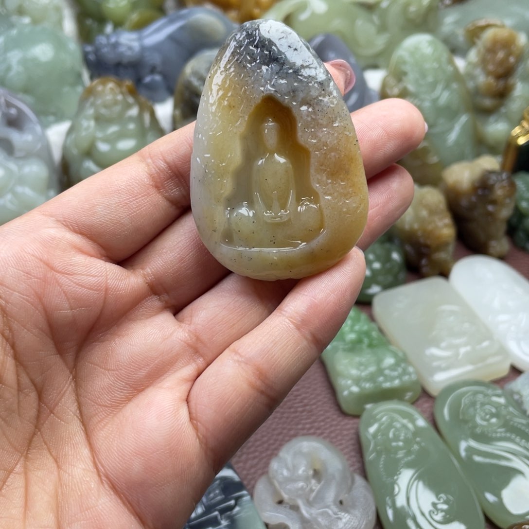 和田玉未镶嵌颈饰