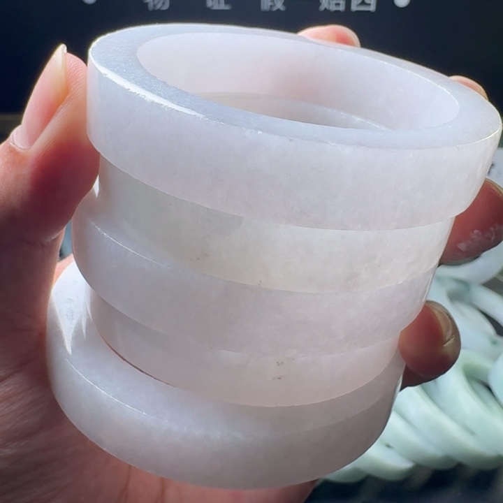 未镶嵌手镯定制翡翠