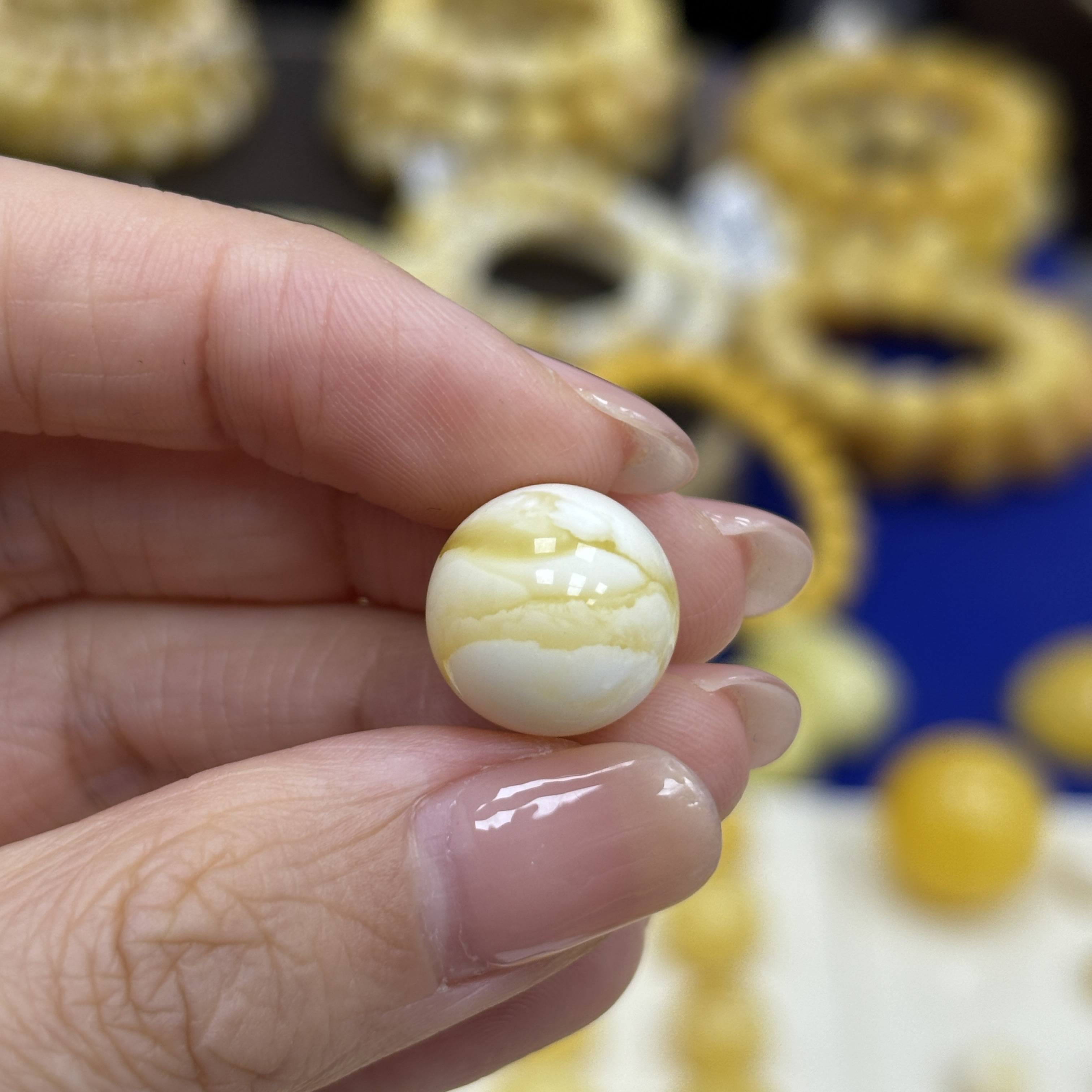 13.2mm带皮色· 小妖珠宝天然原矿琥珀蜜蜡
