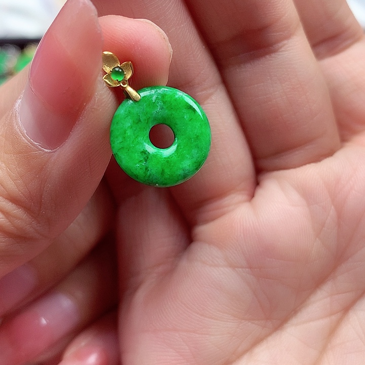 翡翠颈饰18K金镶嵌翡翠