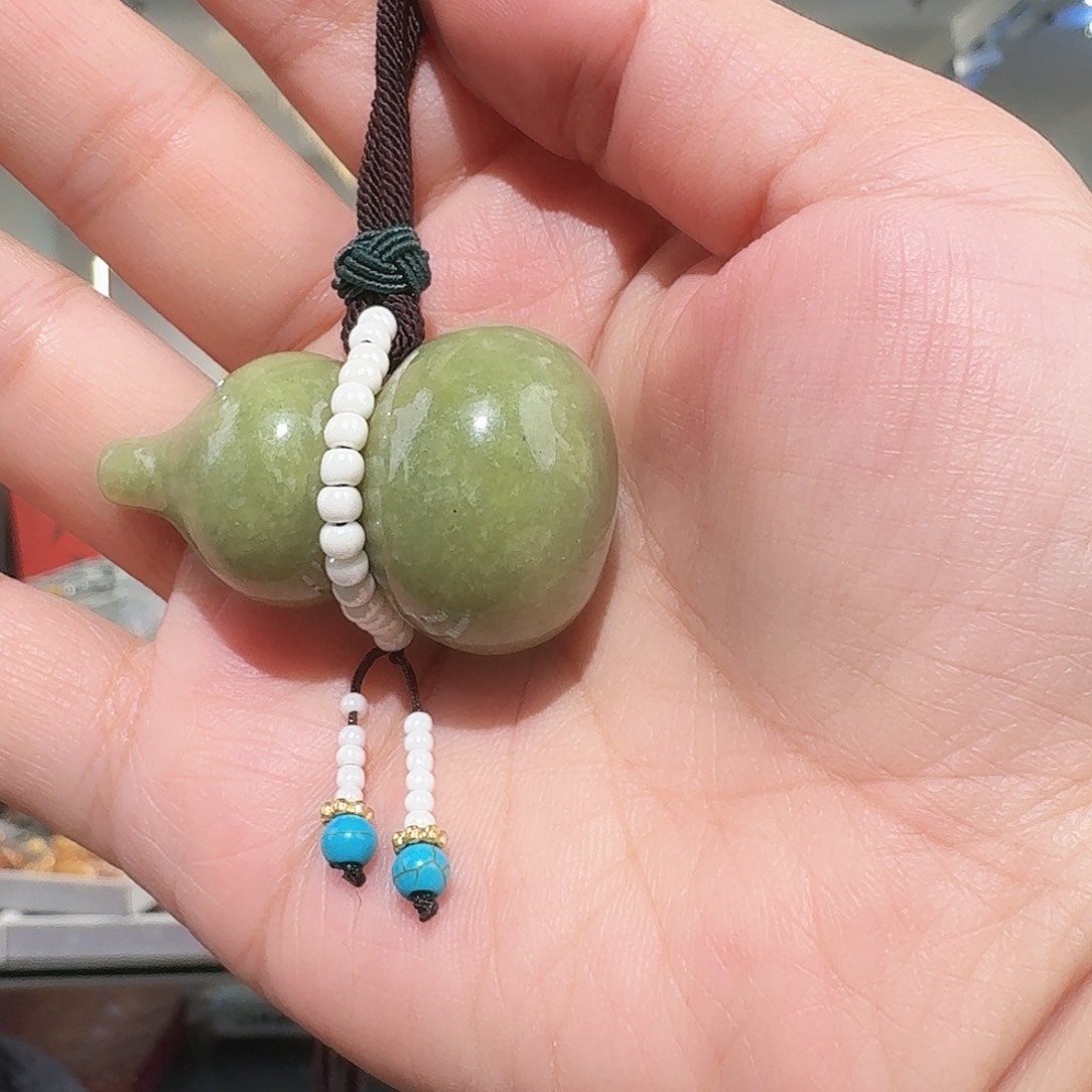 岫玉未镶嵌颈饰吊坠