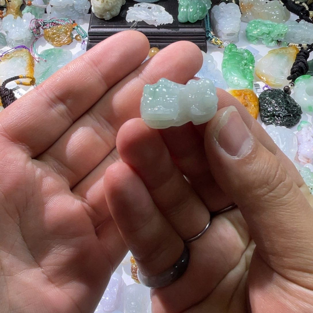 翡翠颈饰未镶嵌天然