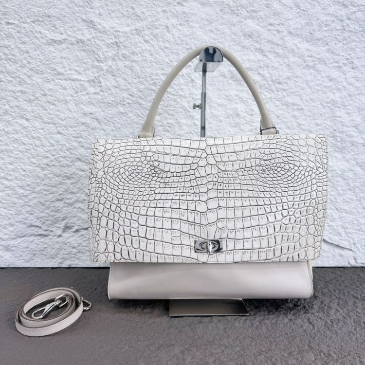 95新/纪梵希/包包/[251222NKWC]/C1896921179