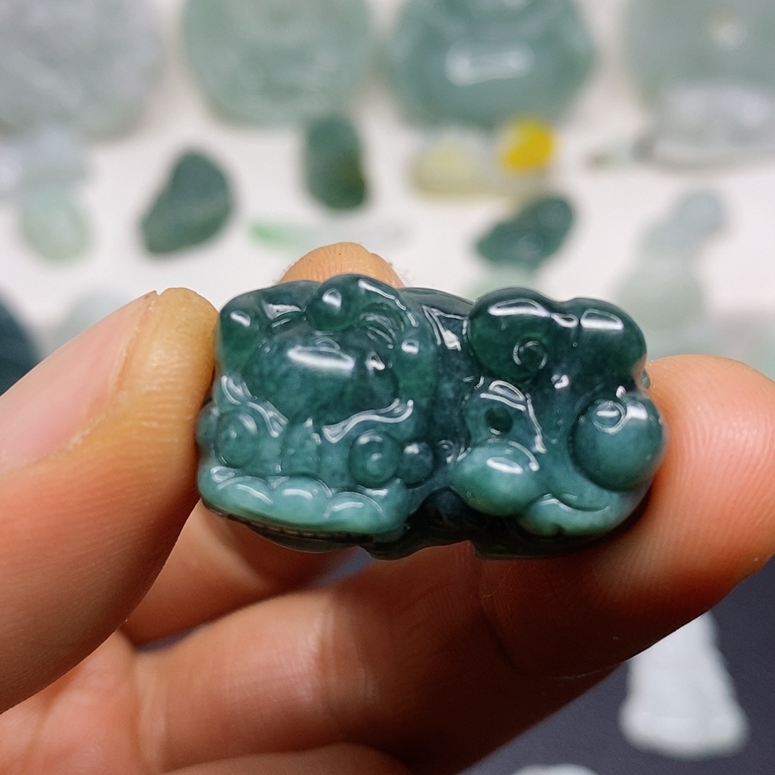 翡翠颈饰未镶嵌吊坠