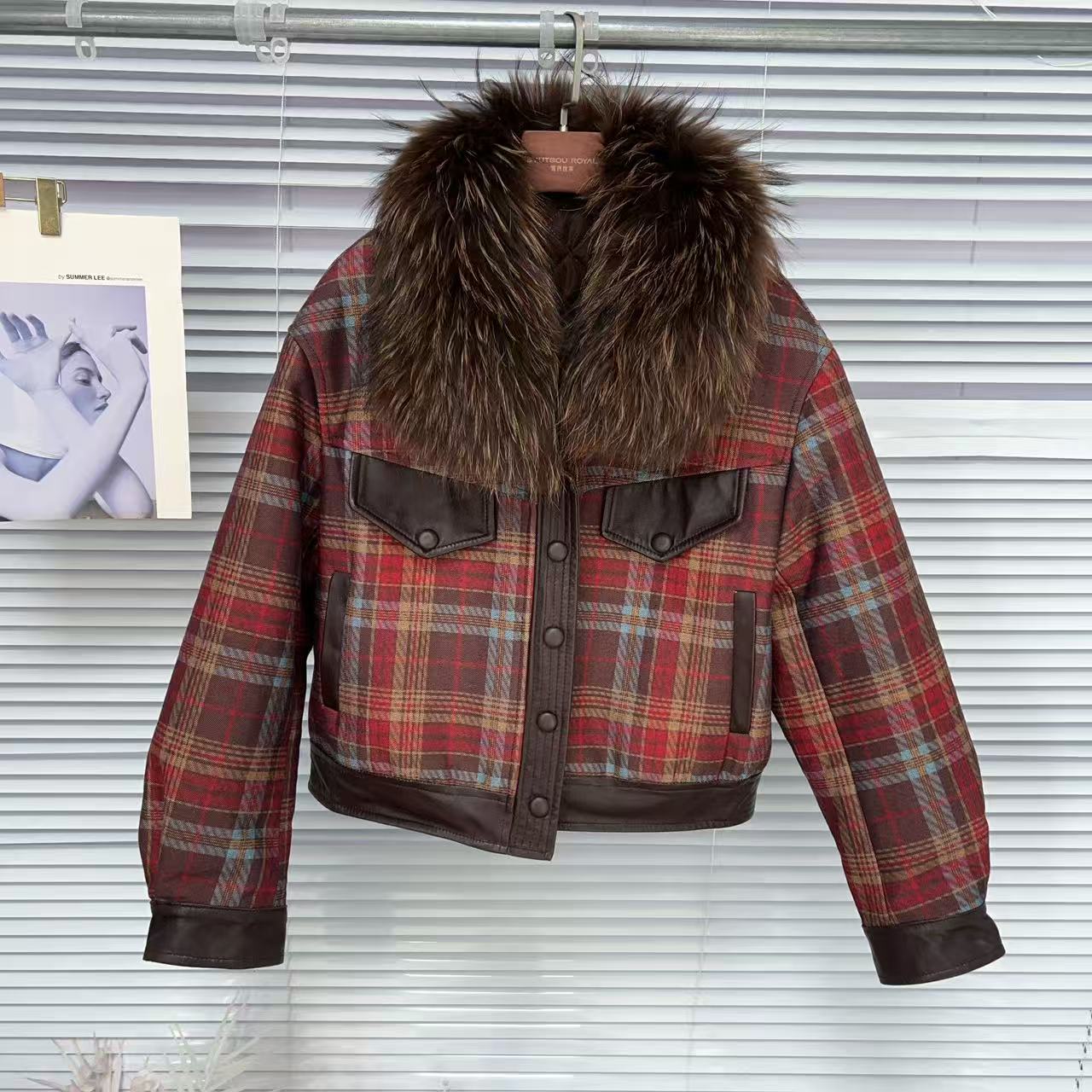 8107【凡家衣橱】时尚百搭洋气减龄格子貉子毛领加棉保暖外套