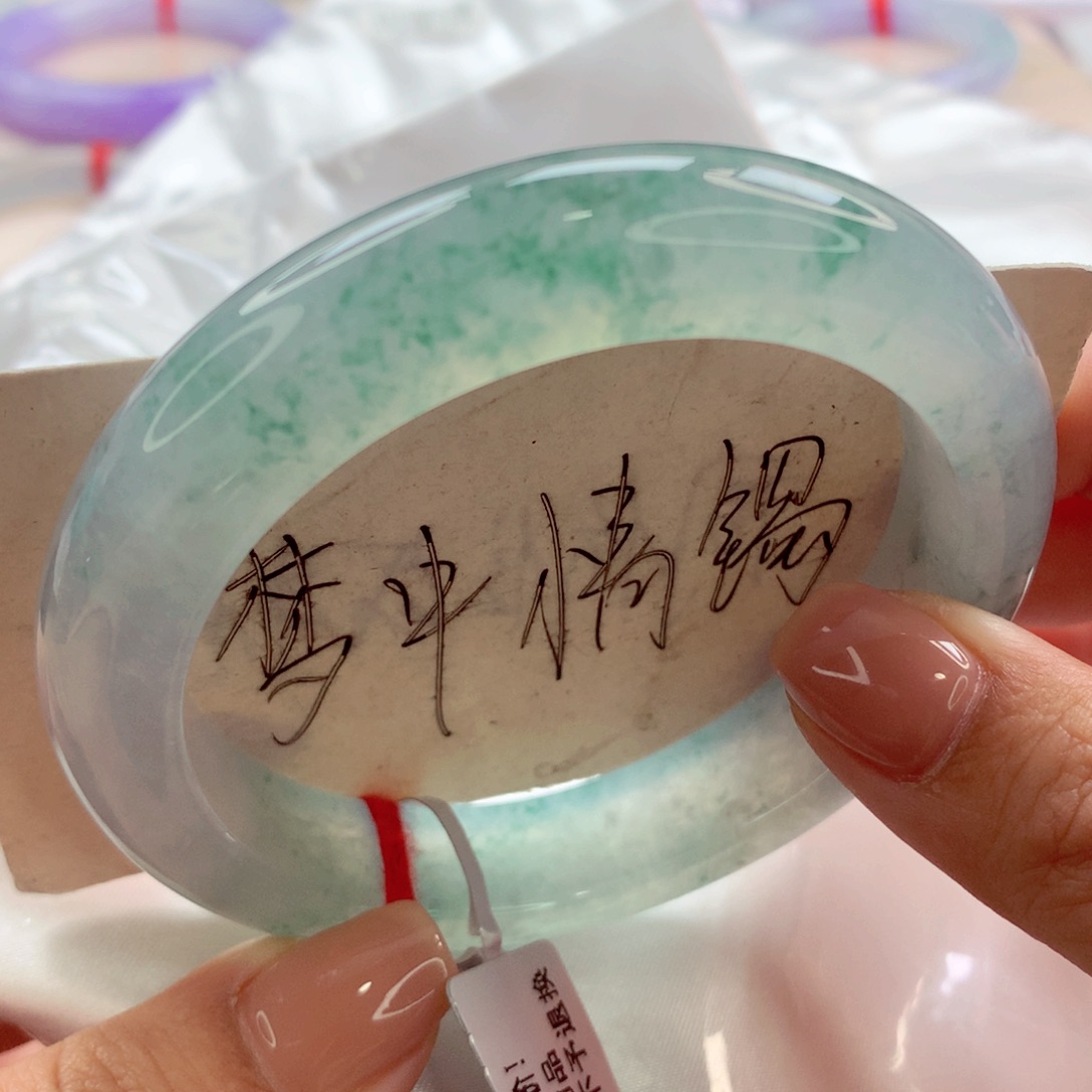 翡翠手镯未镶嵌师妹