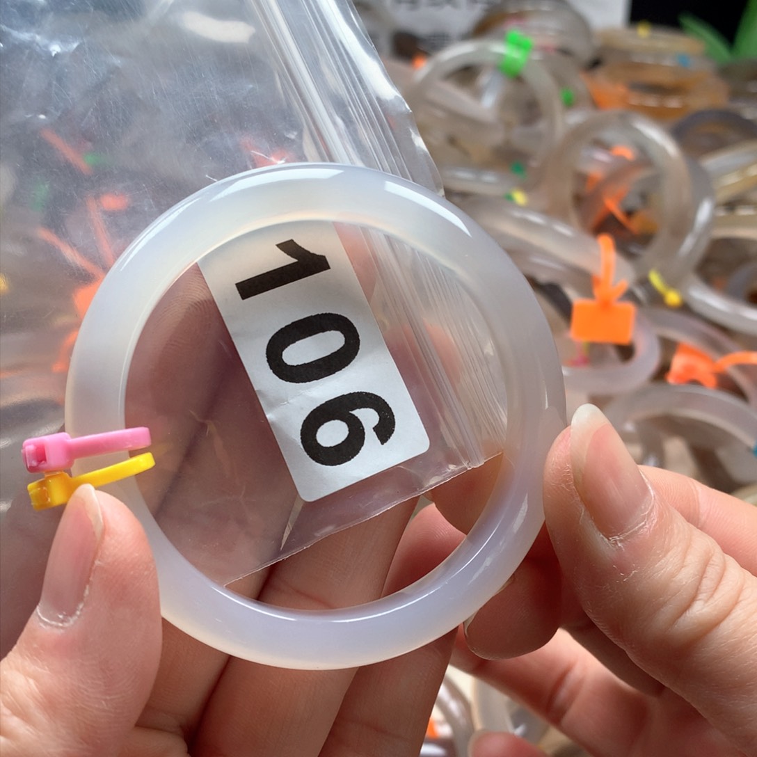 玛瑙/玉髓手镯未镶嵌