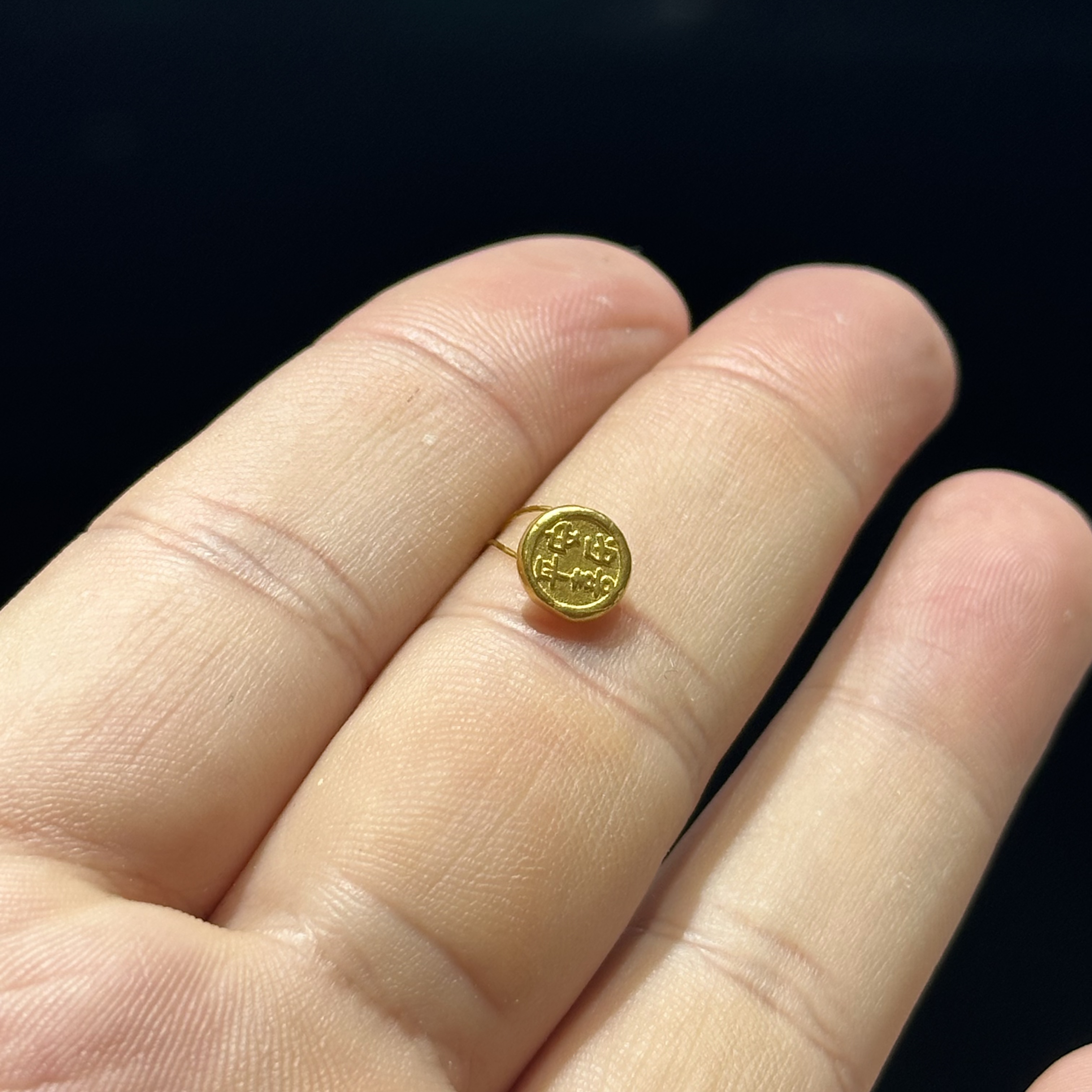 足金999 卡7 平安喜乐纽扣 1.057