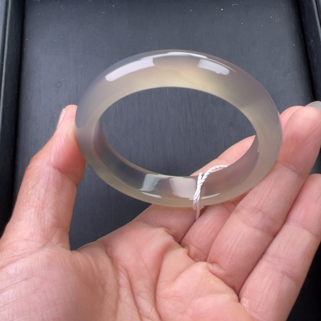 玛瑙/玉髓手镯未镶嵌ღ**Y