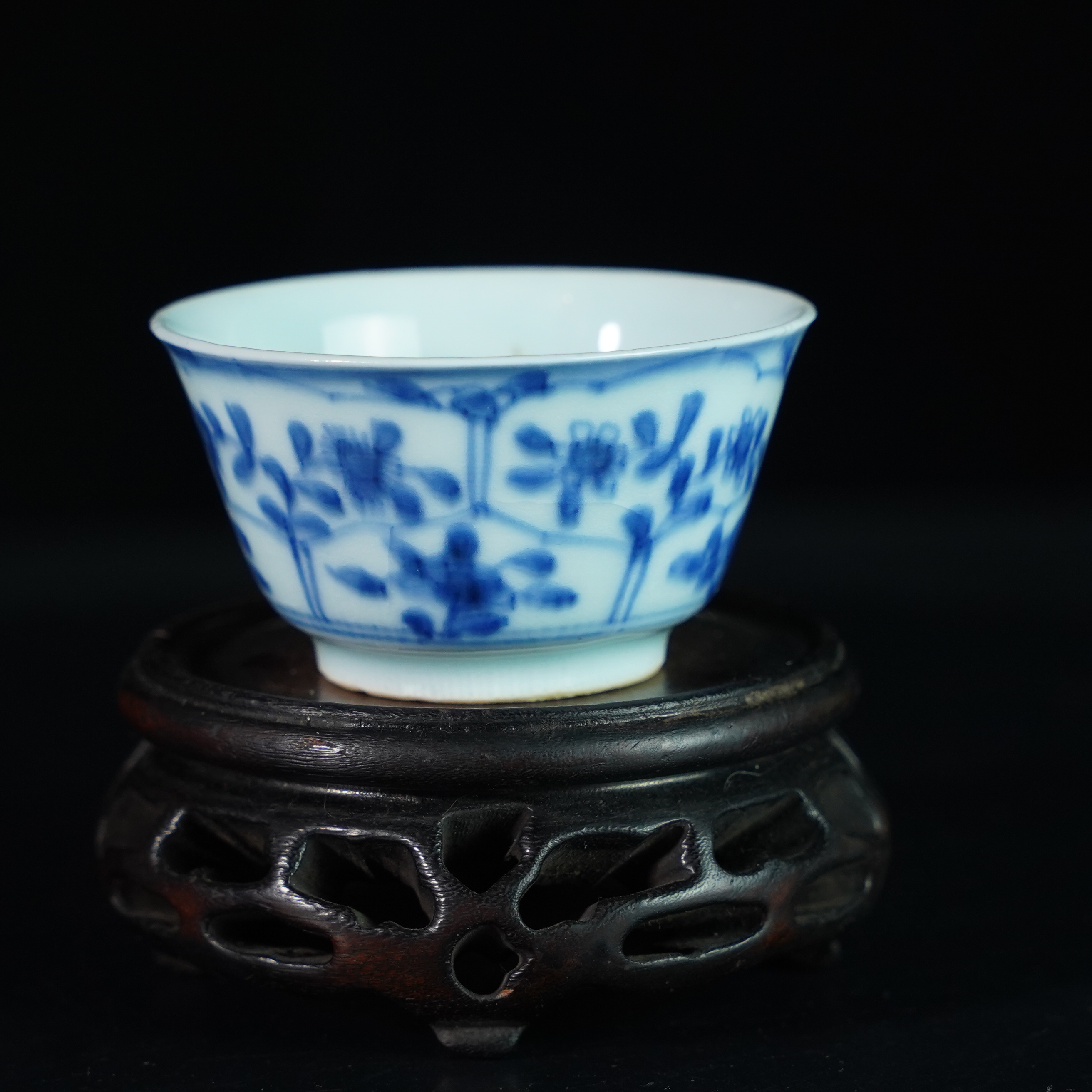 LXZ2580120003【十竹斋】清康熙青花花卉纹单杯