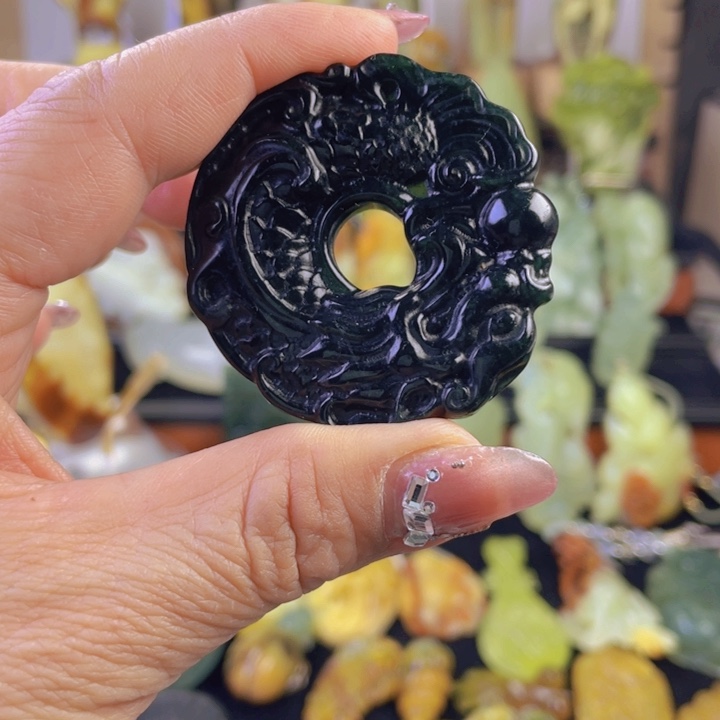 蛇纹石玉颈饰未镶嵌