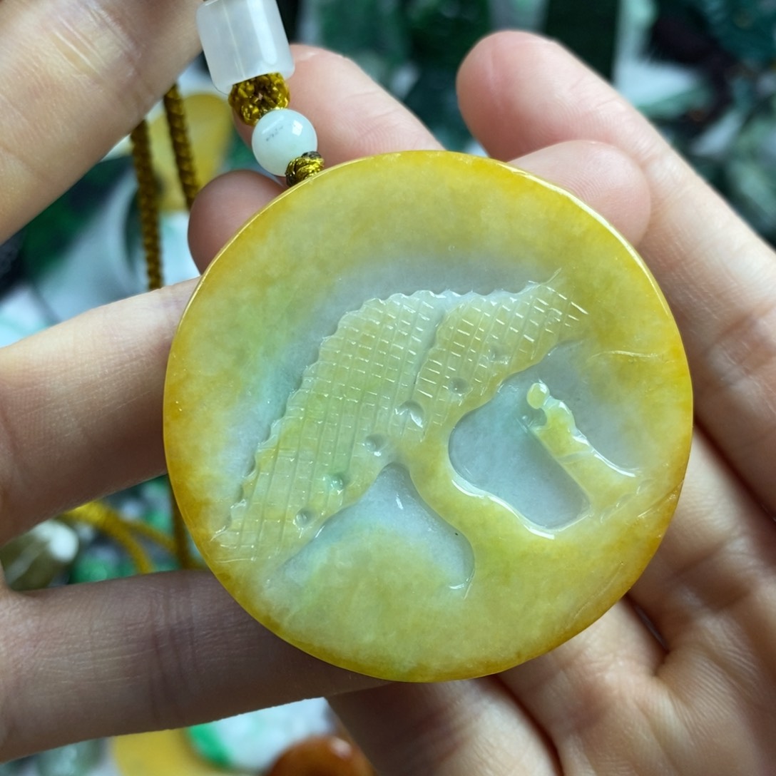 翡翠颈饰未镶嵌吊坠