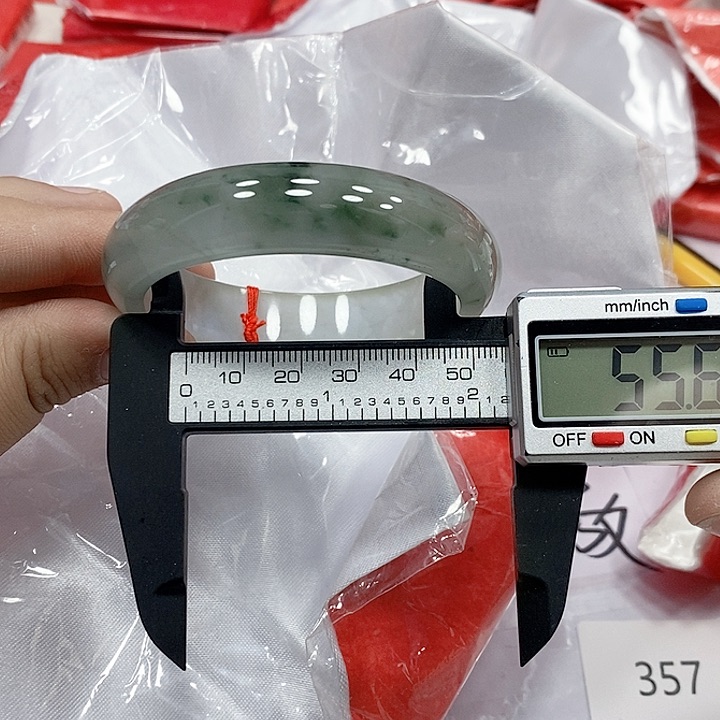 翡翠手镯未镶嵌357           