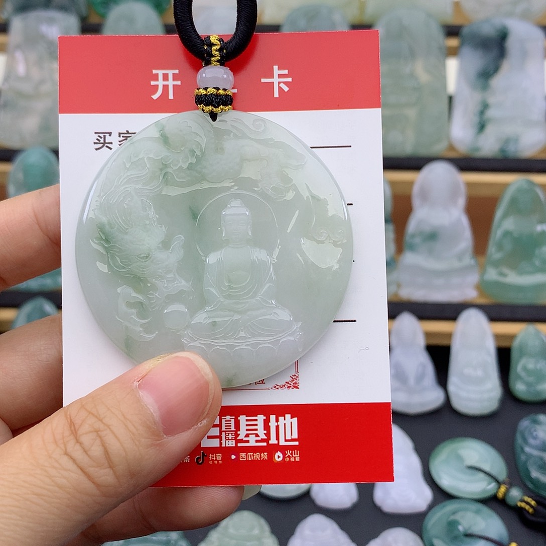 翡翠未镶嵌颈饰大日如来