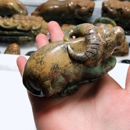 岫岩河磨玉（透闪石质玉）把件未镶嵌梅**庐