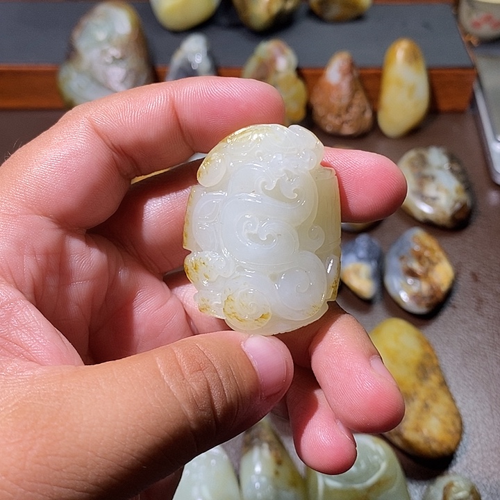 用***9颈饰未镶嵌和田玉