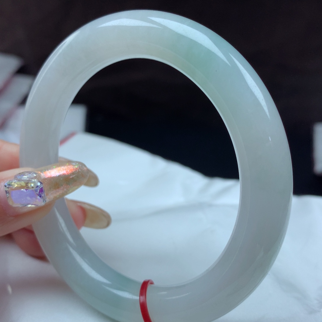 翡翠手镯（圆镯）未镶嵌Z***437049，