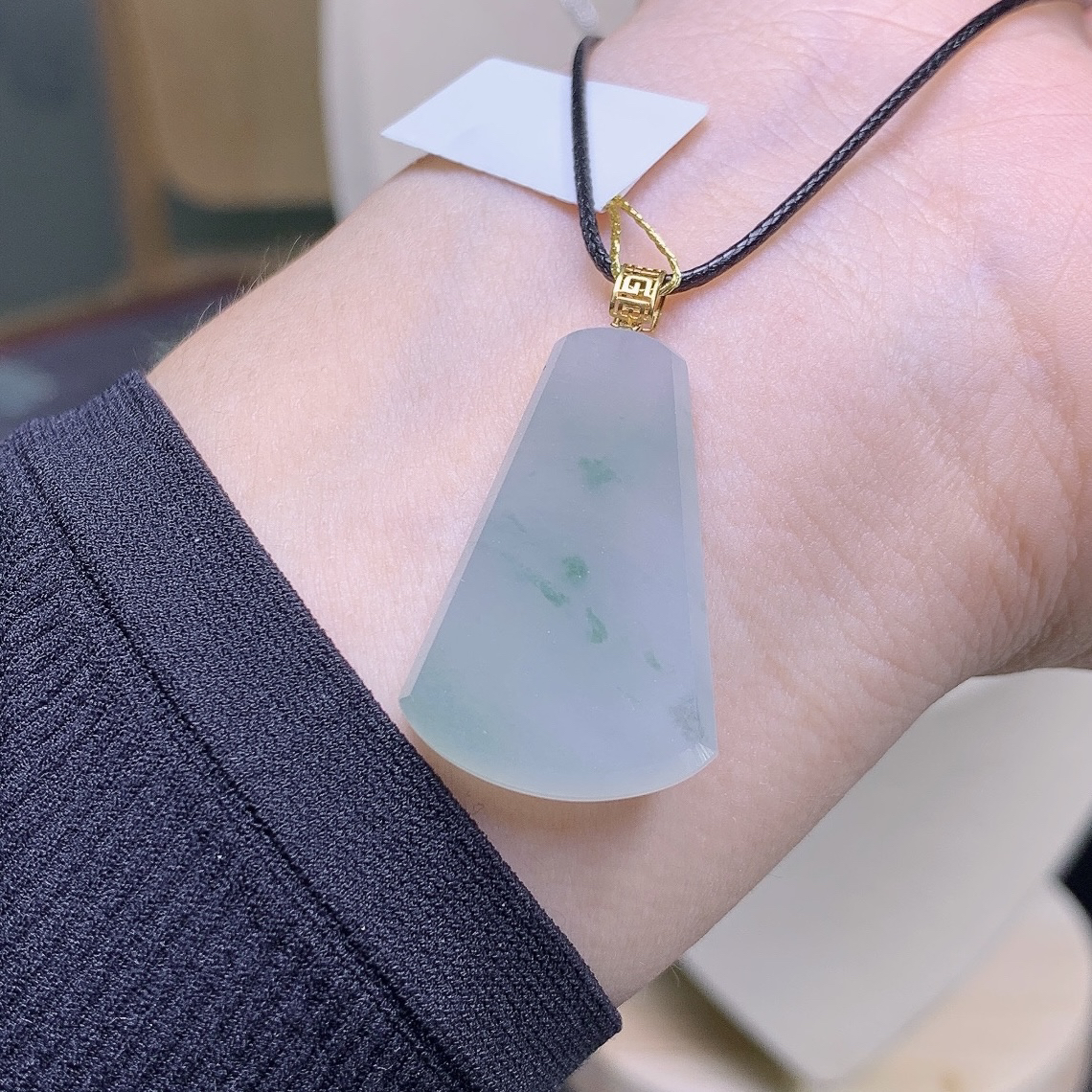 缅甸天然A货翡翠镶嵌18k金老料绿底飘绿无事牌吊坠气质31×20×4.2