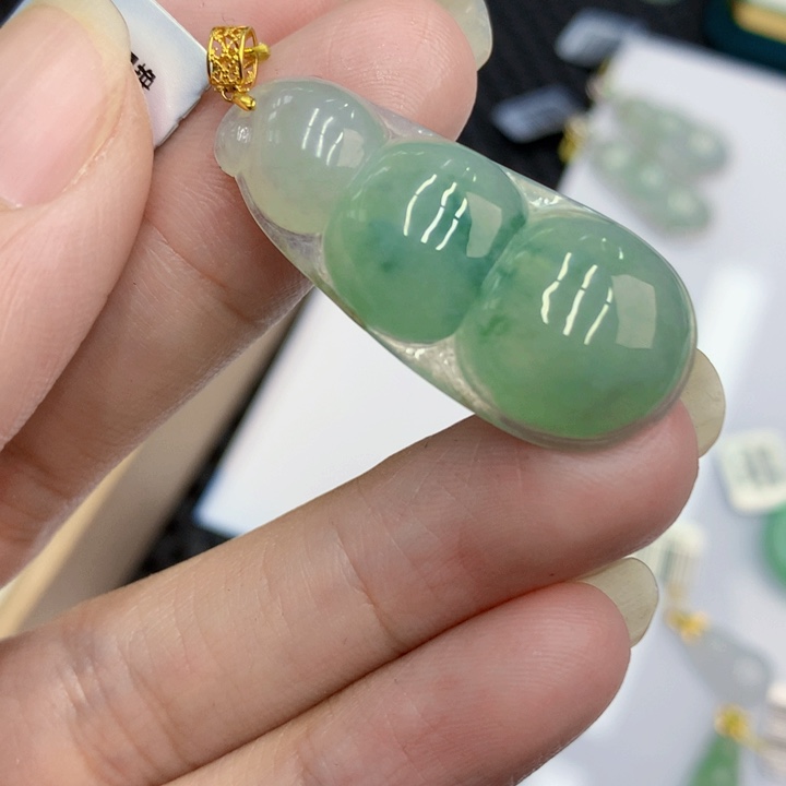 翡翠颈饰18K金镶嵌天然翡翠