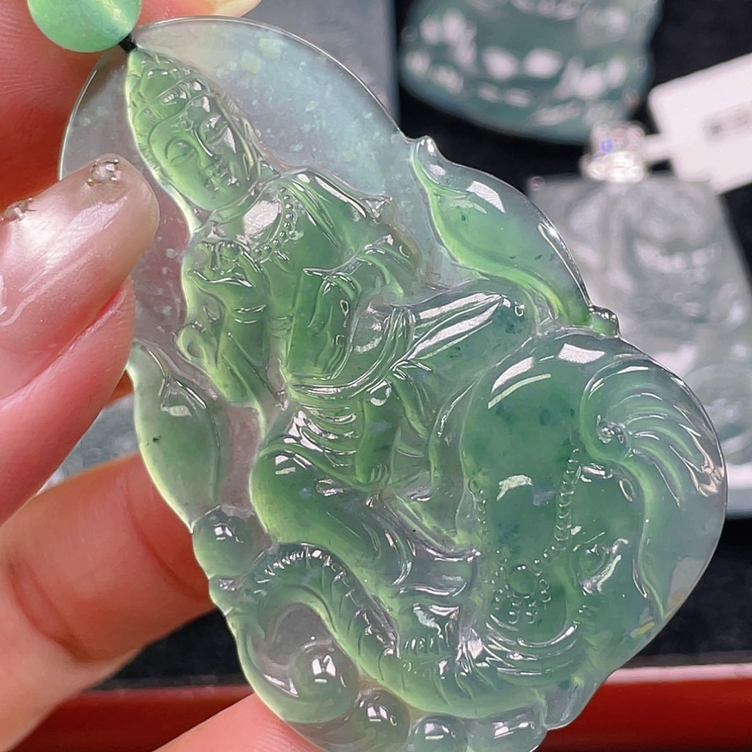 翡翠未镶嵌颈饰8，
