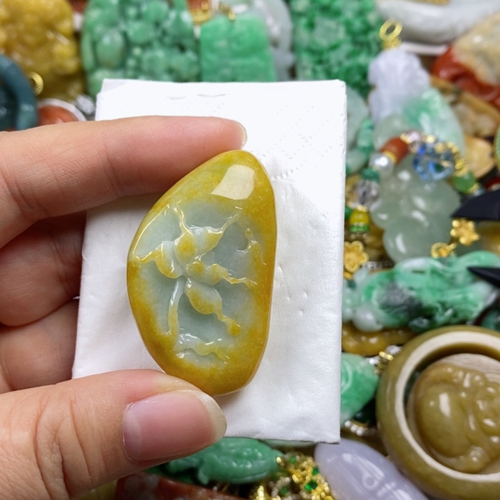 翡翠吊坠(赠链)未镶嵌