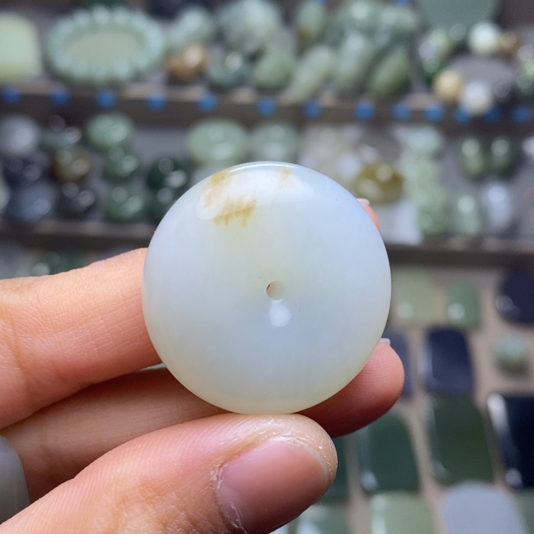 和田玉颈饰未镶嵌重**钱