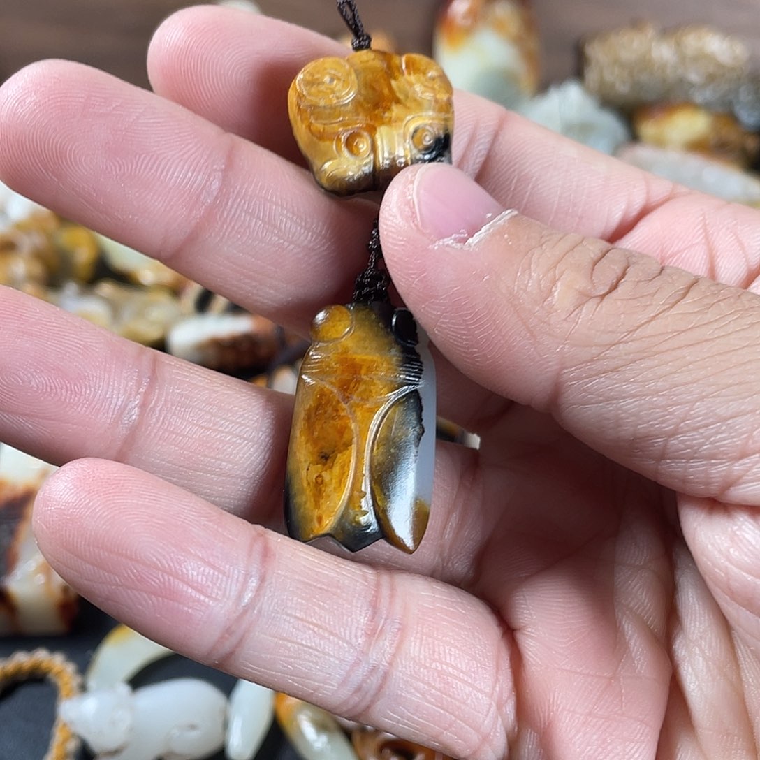 和田玉颈饰未镶嵌撞**球